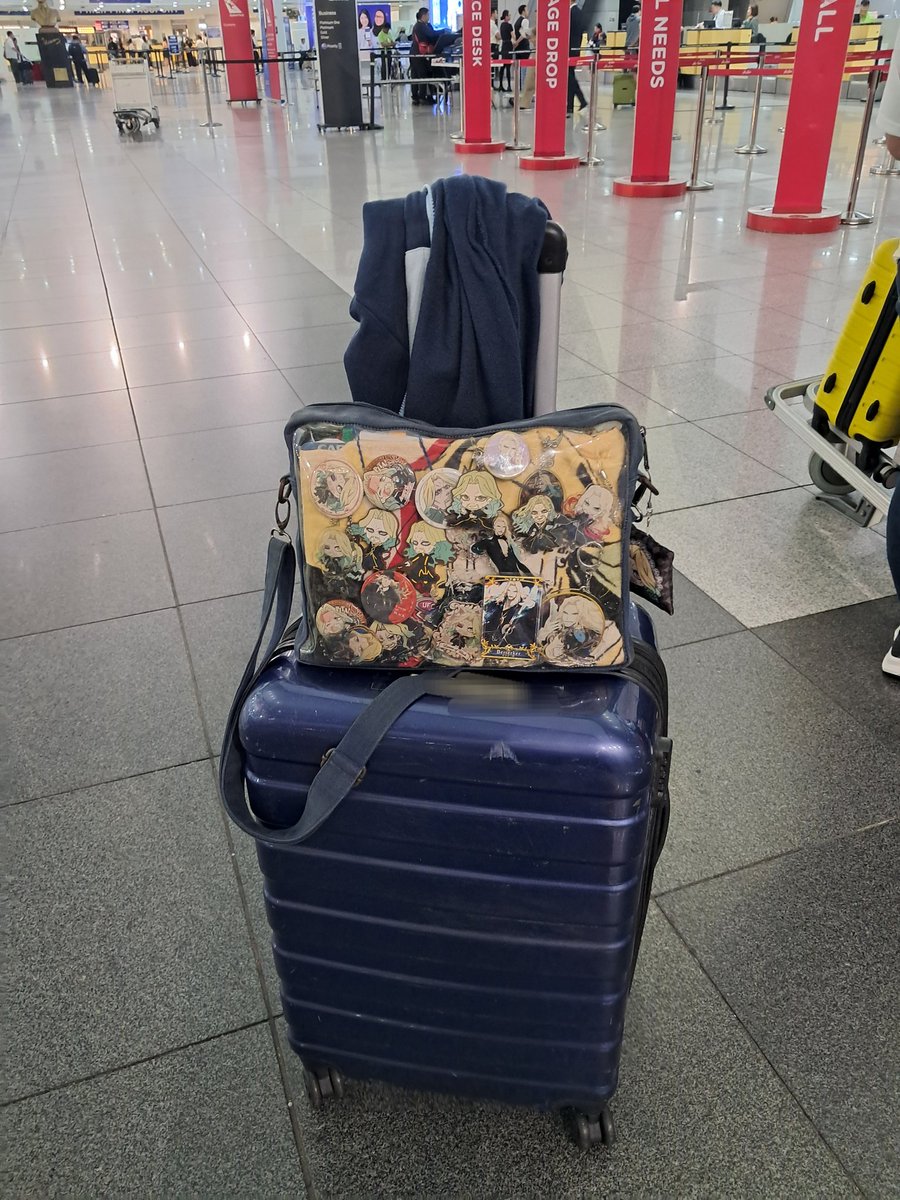 SofiaEbby's tweet image. It's kinda freeing making your really decorated Itabag of your niche spouse your main handcarry in an airport...