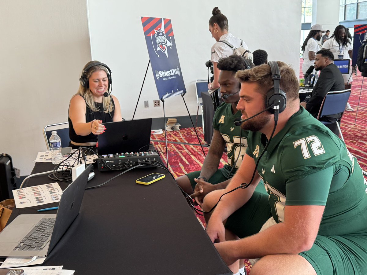 USFBulls_Rivals's tweet image. Cole Best and De’Shawn Rucker working radio row.