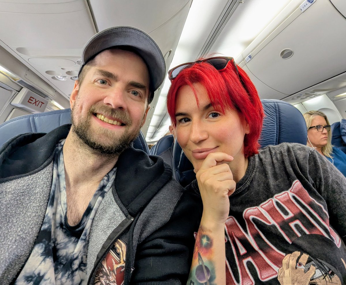Lobosjrgaming's tweet image. delayed while they replace our plane's tire, but almost to Orlando for @GCXEvent ! See y'all soon 🤗