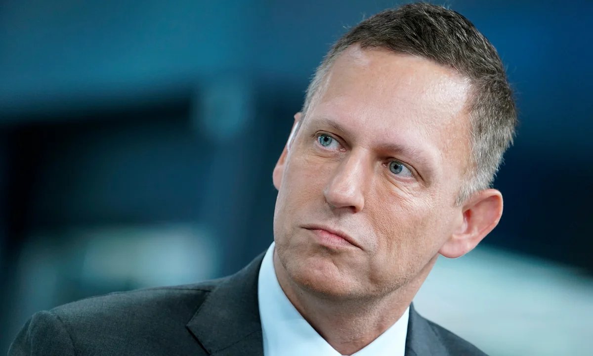 Abel_summation's tweet image. Peter Thiel mastered the art of saying complex things simply. a lot of people think the goal is to distance yourself from normies with buzzwords and convoluted language. but clarity isn’t necessarily compromise -- it’s how influence spreads. In a democracy, the smartest person…