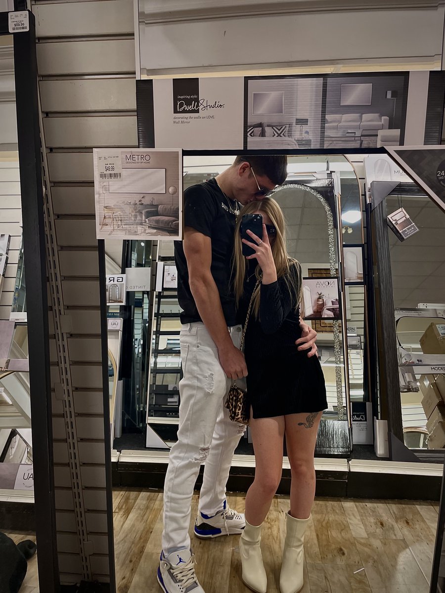 fxndomprxncess's tweet photo. Alpha couple accepting cucks 🙈🙈 @Breadmxster 
Findom femdom https://t.co/aAfOizgXGX