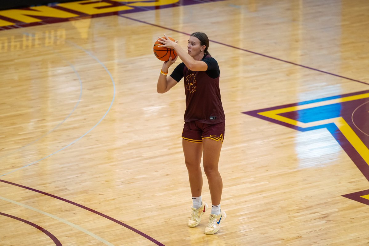 GopherWBB's tweet image. Hoopin’!🏀

#SkiUMah | #Gophers〽️