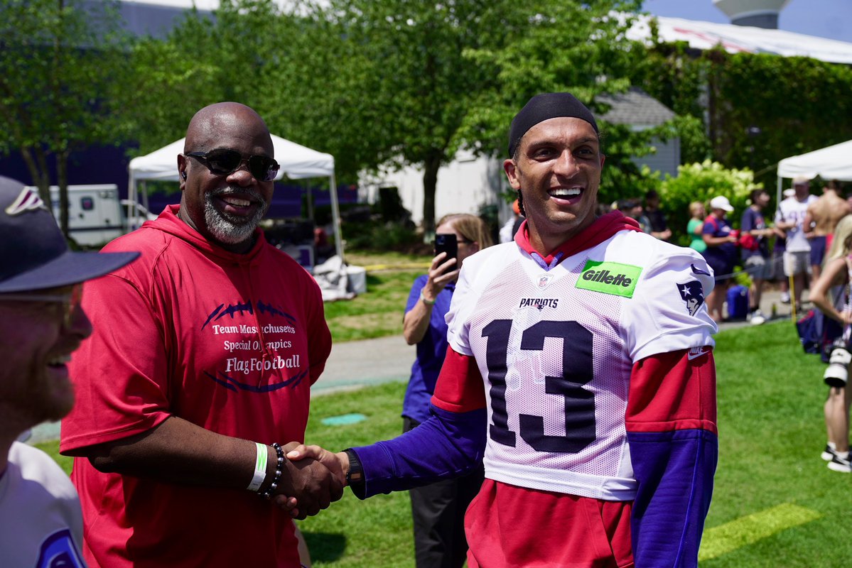 SpOlympicsMA's tweet image. Today, our athletes didn’t just watch the pros — they met them, learned from them, and felt the power of inclusion on the field! Thank you @Patriots & @PatsFoundation for celebrating what athletes of all abilities can do!💪🏈
#ChooseToInclude #SpecialOlympicsMA #Patriots