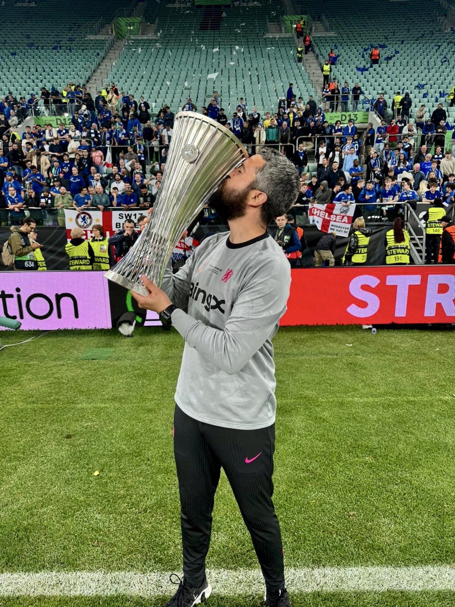 BerCuevaM's tweet image. We fight. We win. We conquer and make history together with extraordinary people. World Champions. Siempre al frente 🔵🏆🇲🇽 #Chelsea @ChelseaFC