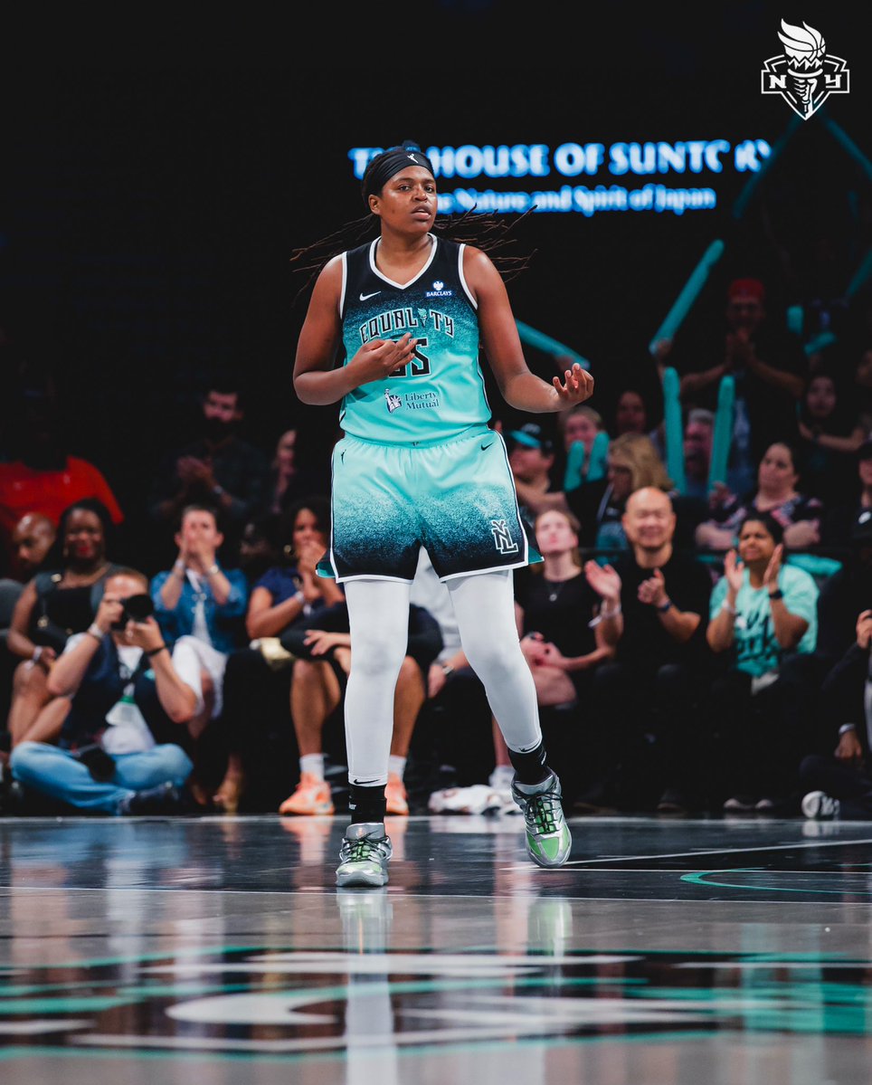 CoachRookie's tweet image. 🎸 Jonquel Jones x @nyliberty