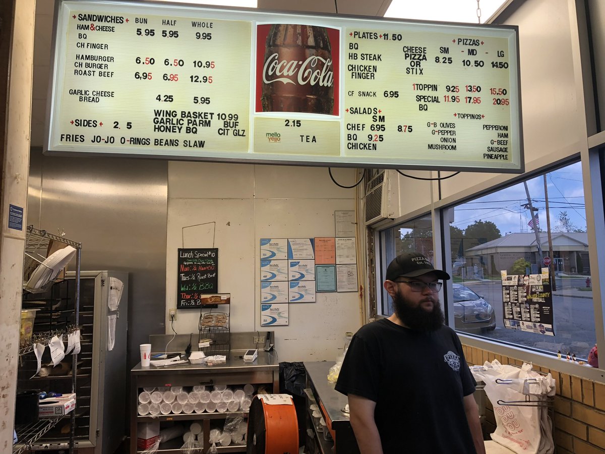NicoleforAL's tweet photo. Supporting small businesses like the Pizza Bar in #CarbonHillAL helps keep our local communities strong and vibrant. When we choose to shop and dine locally, we are investing in our neighbors and the future of Alabama’s hometown economies. #Our67 #DineLocal #WalkerCounty https://t.co/fKjH07PSsn