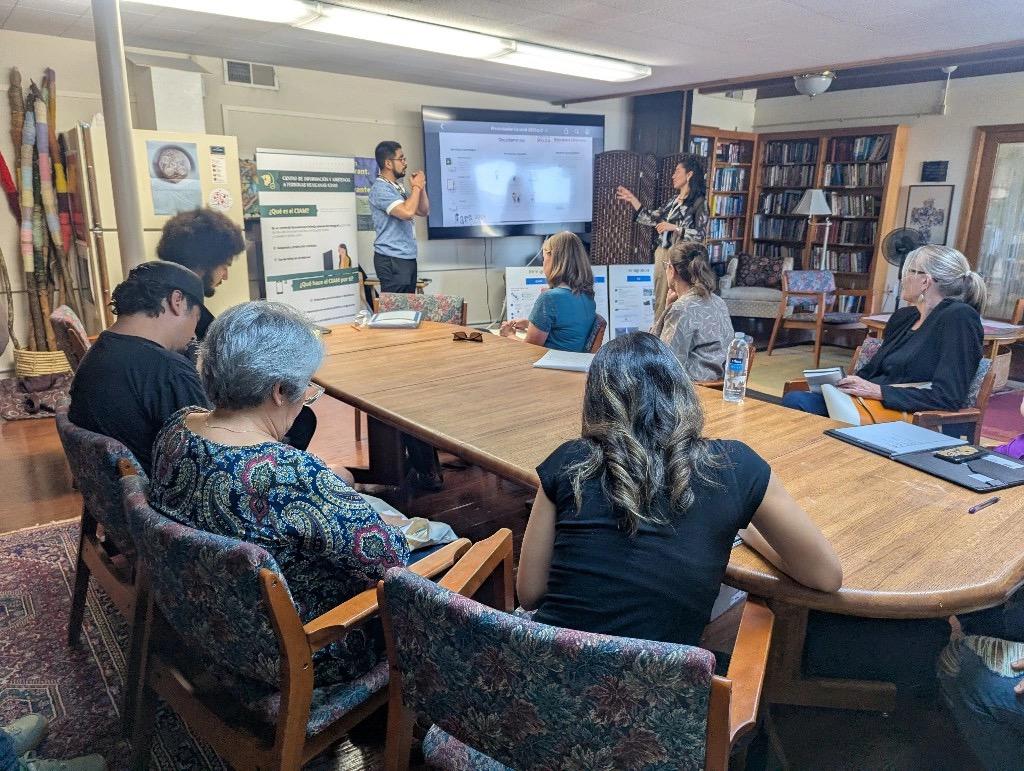 quesnelc's tweet photo. Esta semana el departamento de protección de @ConsulMexPot estuvo en la ciudad de Hood River para dialogar con la comunidad 🇲🇽 sobre los servicios de #ProtecciónConsular 🛡️.
#AcércateATuConsulado y #ConoceyEjerceTusDerechos 📢 https://t.co/Olzh77mE8r