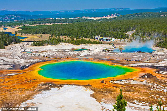 Kermelo3's tweet image. 🌋Daily volcano alert🌋
Scientists discover ominous sign that Yellowstone's supervolcano is building up to an eruption @LavaHeadsNFT 👀
Scientists have discovered an ominous sign which could hint that Yellowstone's supervolcano is building up to an eruption. Using machine…