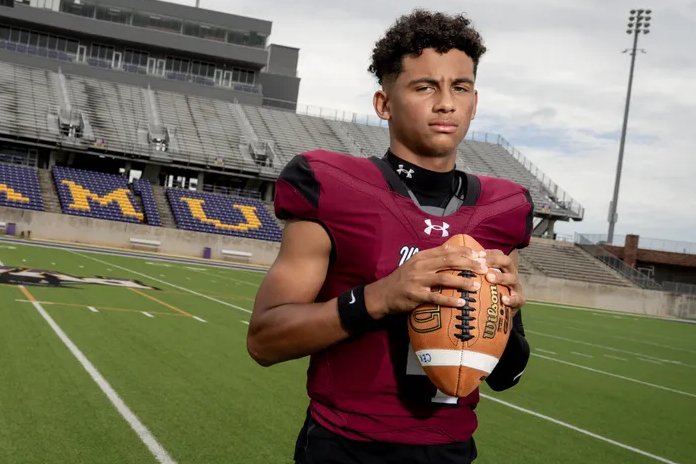 vypehouston's tweet image. THE FUTURE 15: Houston’s Top-15 Prospects for C/O 2028🏈
1 - @themicahrhodes , Klein Oak, RB
2 - @im_brayden23 , Ridge Point, LB
3 - @TKGaines0 , Waller, QB
4 - @RMonieedwards09 , Cypress Ranch, OL
5 - @TreyFinney2 , St. Pius X, ATH
AND MORE!
🔗vype.com/Texas/Houston/…