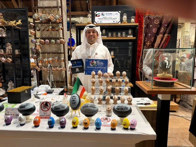 kuna_ar's tweet photo. خلال مشاركته في مهرجان «بيوك شكمجة الثقافي» في إسطنبول

الفنان التشكيلي صباح أسد لـ«كونا»: فخور بتمثيل دولة الكويت ورفع علمها في المحافل الدولية

- قدَّم أعمالًا فنية نادرة في النحت على قشور البيض نالت إعجاب الزوار والمنظمين

https://t.co/pgvt9AKQNT

#كونا #الكويت https://t.co/lnmzm5CXwl