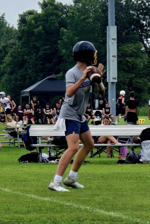 quarterbackmag's tweet image. Gavin DeVore found football entering 6th grade — he didn’t plan on being a QB, but his coach saw the height and Gavin found the love for leading. He’s trained with private coaches, traveled to camps nationwide, and now he’s fired up for his freshman season. Ready to lead.…