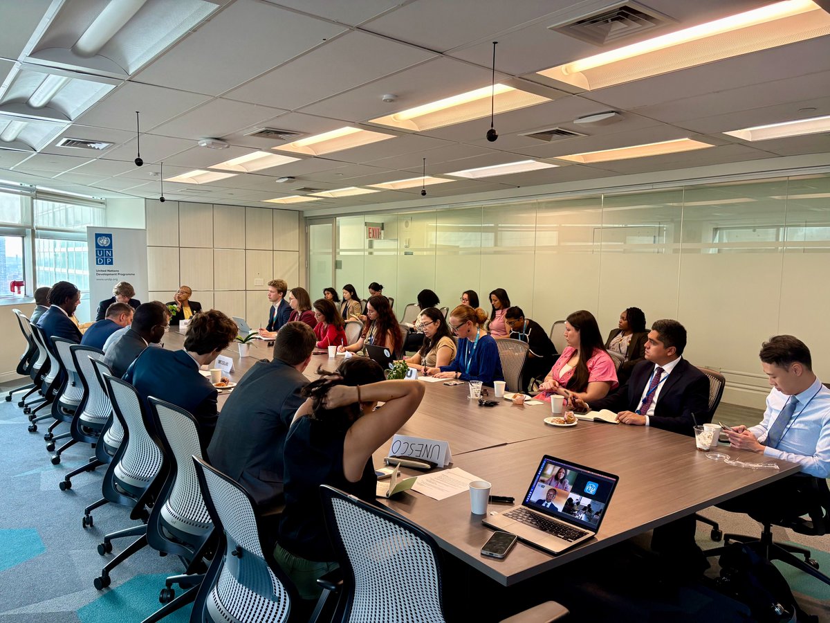 ITUatUNHQ's tweet image. Very happy to organize a debriefing on recent digital events—including the WSIS+20 High-Level Event, AI for Good Summit, and IGF—to update missions in New York on the latest developments in digital cooperation. Grateful to all partners and co-hosts: 🇪🇬🇿🇦🇨🇭🇰🇪🇫🇷🇳🇴 🇺🇳