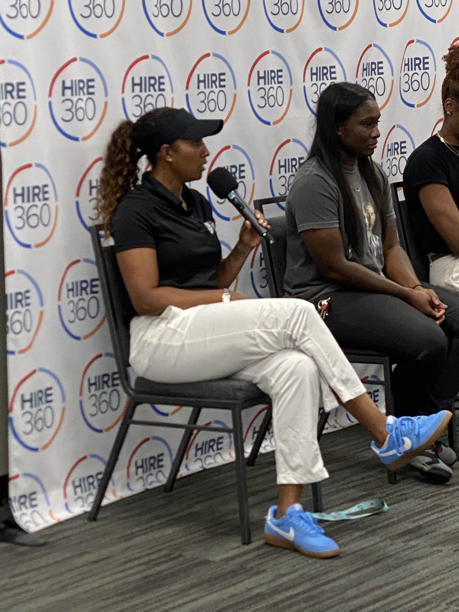 CPSCareerReady's tweet image. Shout out to @CPLAthletics Manager Dent for joining a panel of women athletes at our Obama Leadership Academy Girls Event! @ChiPubSchools