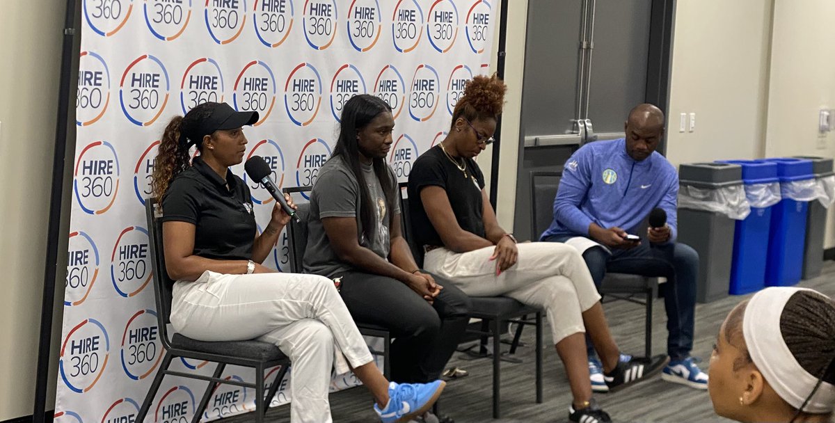 CPSCareerReady's tweet image. Shout out to @CPLAthletics Manager Dent for joining a panel of women athletes at our Obama Leadership Academy Girls Event! @ChiPubSchools