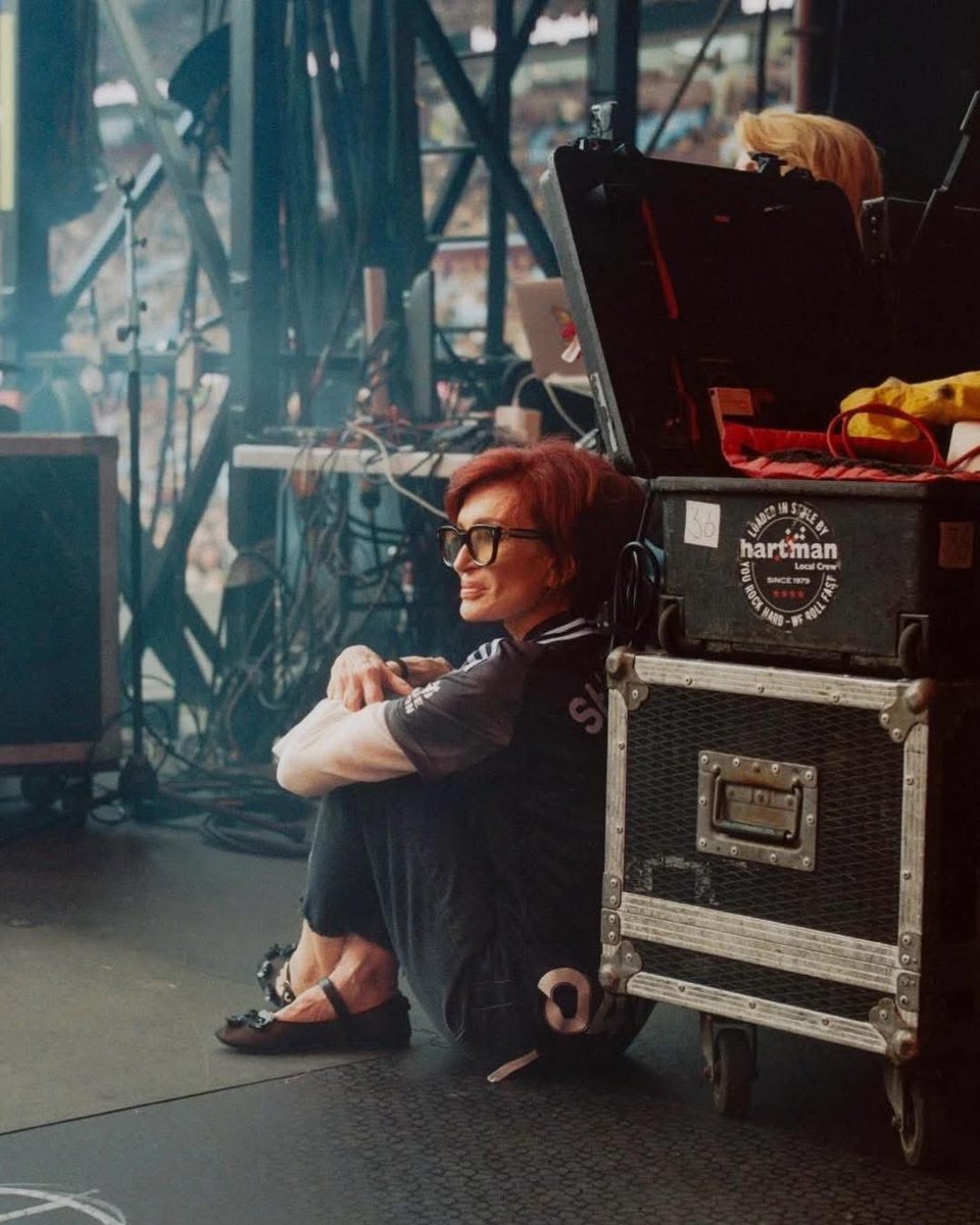 Sharon Osbourne at Ozzy’s final show 😭