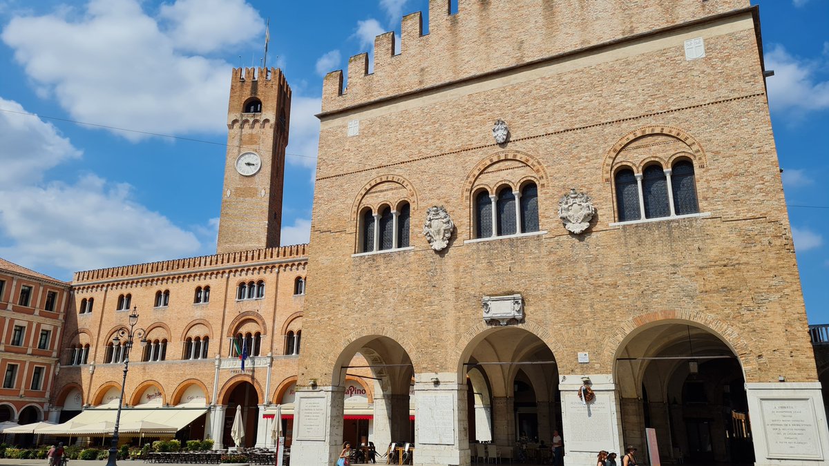 mohikanmeriri's tweet image. トレビーゾ(Treviso)はティラミス発祥の地。
美しい運河の街を散策していると、質にこだわった様々な絶品ティラミスに出会えます。#イタリア