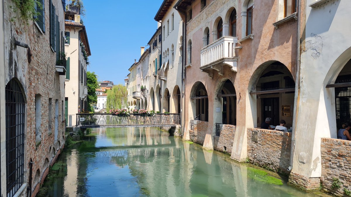 mohikanmeriri's tweet image. トレビーゾ(Treviso)はティラミス発祥の地。
美しい運河の街を散策していると、質にこだわった様々な絶品ティラミスに出会えます。#イタリア