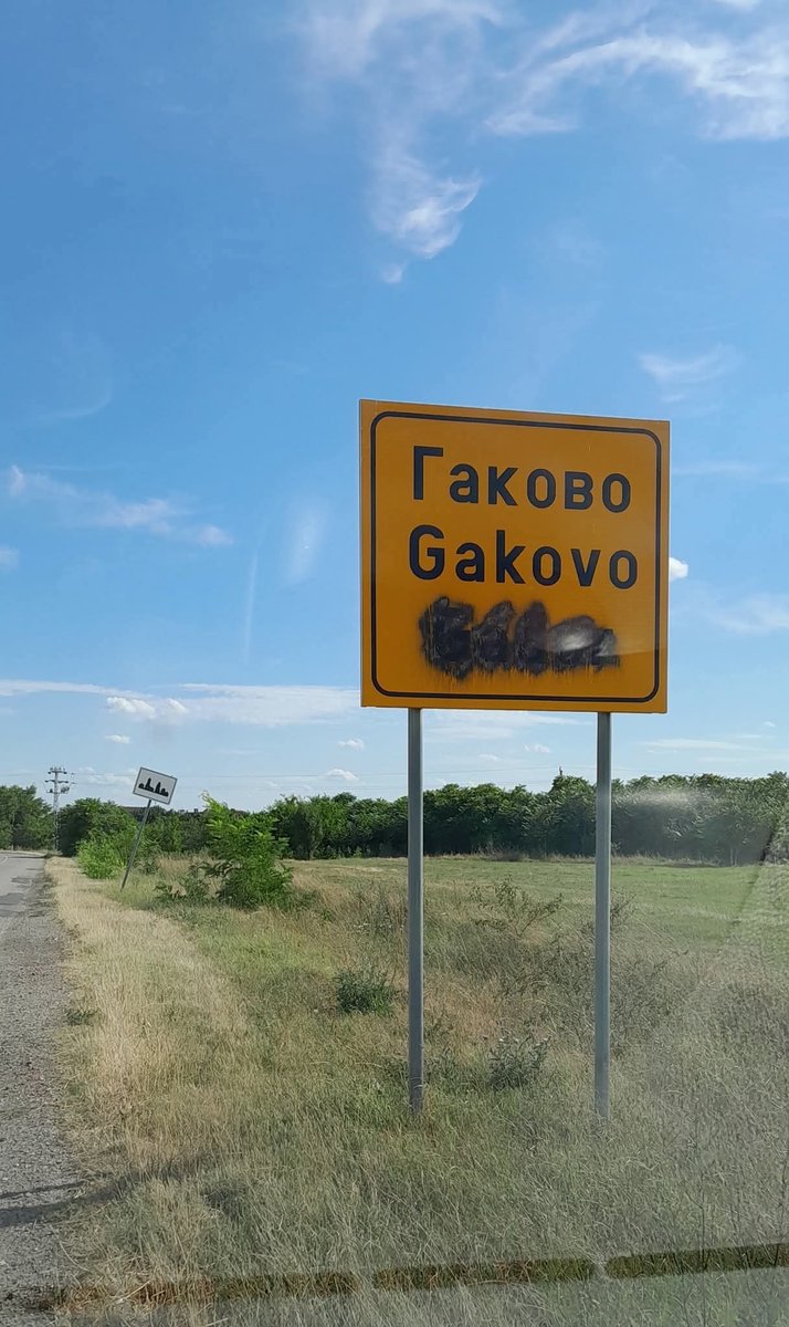 CrnjanskiSr's tweet image. Smeta im i natpis Gakova na mađarskom jeziku. Zna se čije je ovo maslo. Onih što bi ubijali sto za jednog. Nećete nas zavaditi!
Pogani, dalje šape od Vojvodine!