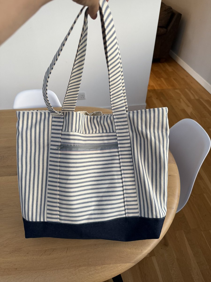 Gozde786's tweet image. Felt good to get back to sewing. Pretty pleased. Managed to put aside from my mind the madness happening in the world for a couple of hours.