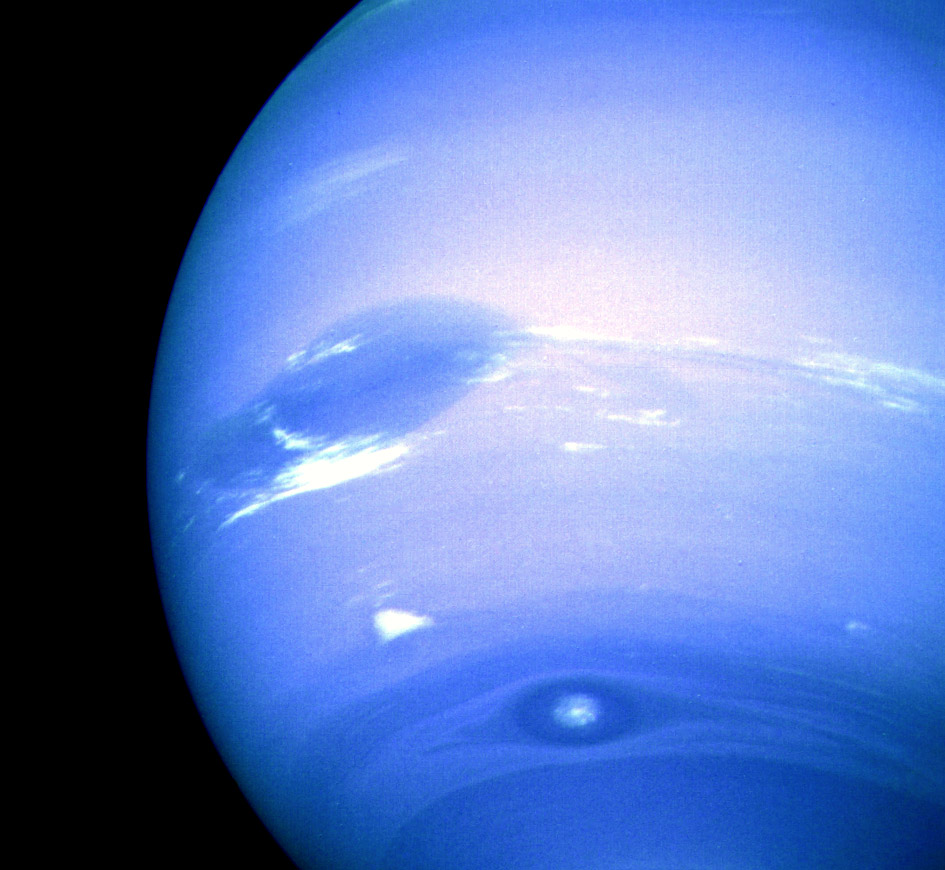 TaylorRGrayAuth's tweet image. In continuing the theme of wild storms in our solar system, no such discussion would be complete without talking about Neptune. Did you know that Neptune once had its own "Great Dark Spot" that rivaled Jupiter's "Great Red Spot"? Unfortunately, it has dissipated in the years…
