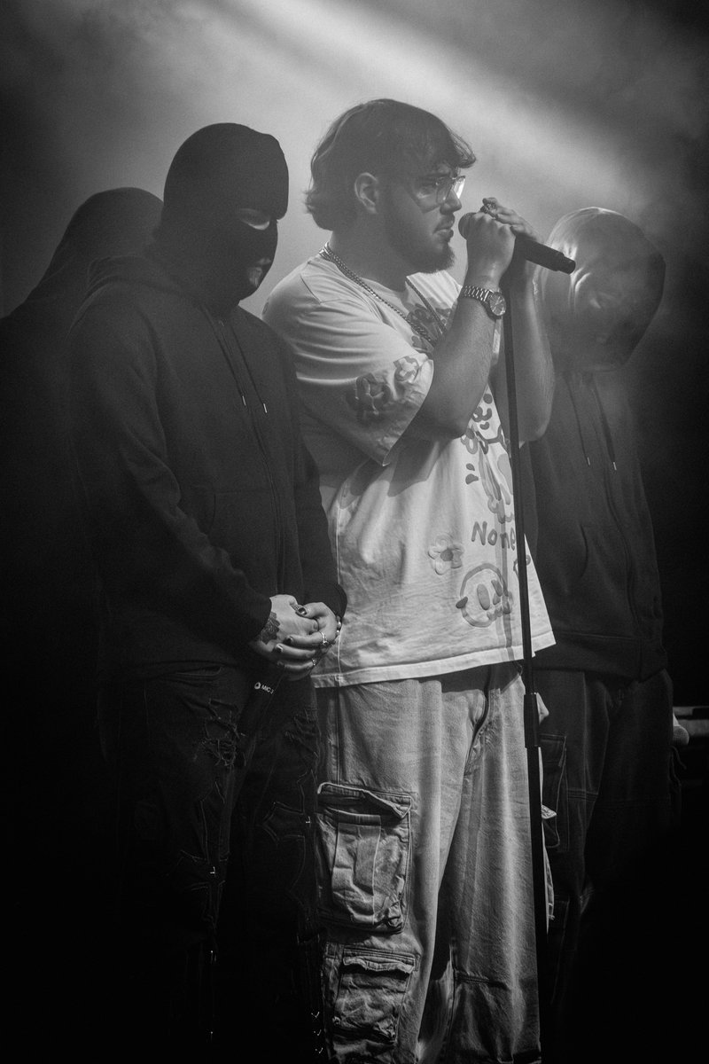 shwabadi's tweet photo. Gonna be spamming my NPC photos when I'm home, but for now here's some ones from the VIP show that I edited while waiting for my flight https://t.co/2STJIha1UE