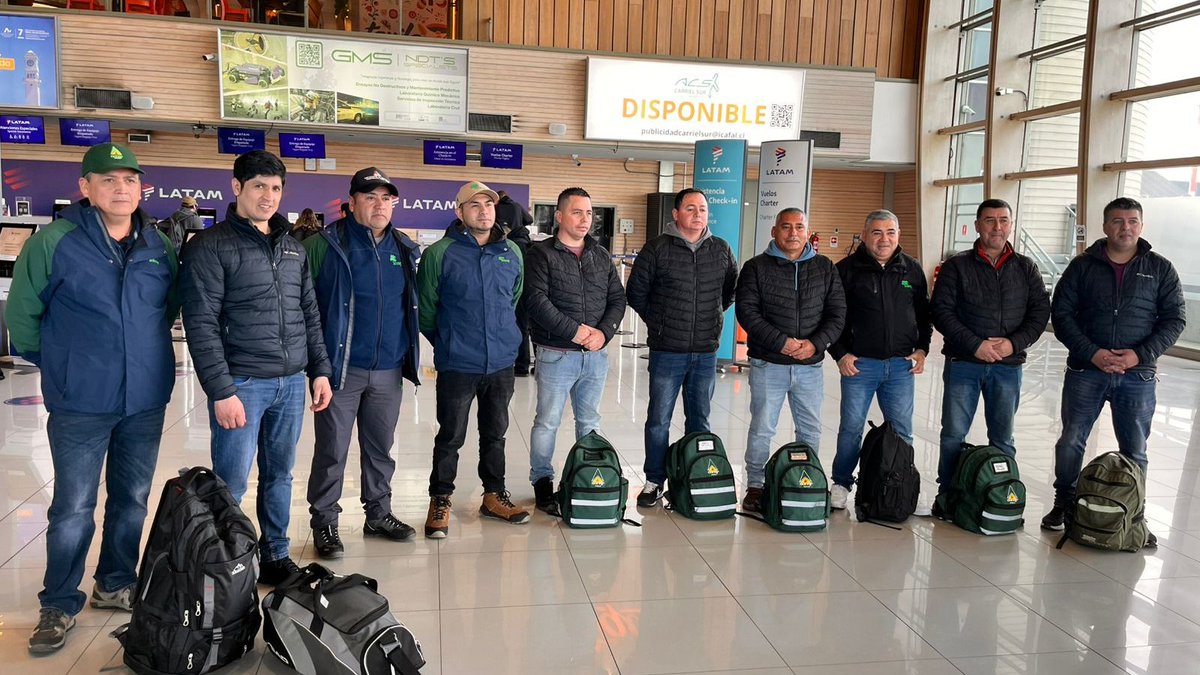CONAFBiobio's tweet image. Diez brigadistas forestales de la región del #Biobío viajaron hasta #Canadá para apoyar el combate de incendios forestales 🌳🔥👩🚒
Los especialistas, altamente capacitados en manejo del fuego, integran la delegación chilena de 62 personas enviada por #CONAF 🇨🇦🇨🇱🤝