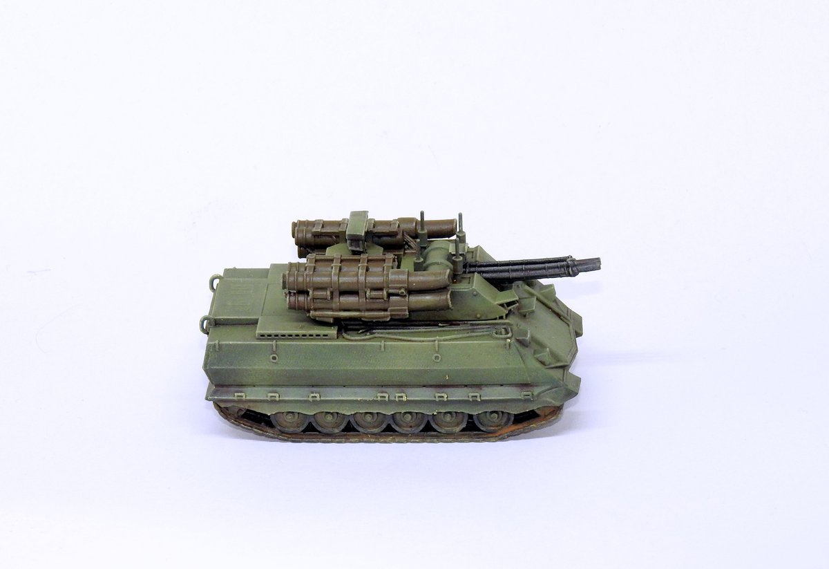 gulumik's tweet image. Tak apropos AI, URAN-9 1/72 wygenerowany, wydrukowany i pomalowany ;)