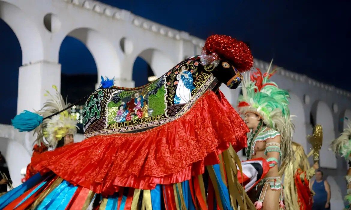 cleoci's tweet image. Novo artigo no Perus Online Grupos de Bumba Meu Boi do Maranhão se apresentam no Rio

leia o artigo completo aqui: perusonline.com.br/grupos-de-bumb…