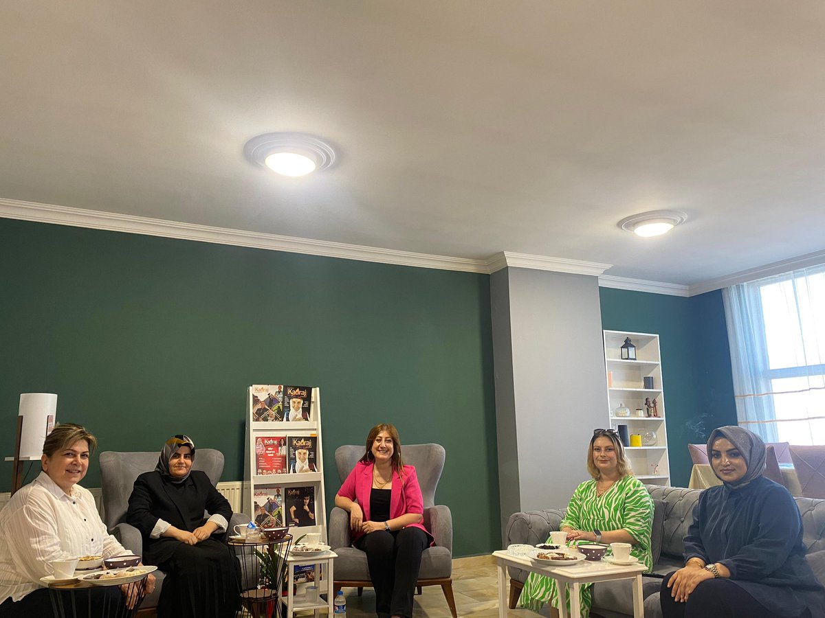 Turkan Hatice (@haticeturkan) on Twitter photo AK Kadınlar, Kadraj’daydı
AK Parti Batman İl Kadın Kolları Başkanı Seval Aksoy ile Başkan Yardımcıları Asya Baytar, Cihan Güney ve Meliha Beşe’den oluşan heyet, Kadraj Dergisi’nin yeni ofisine hayırlı olsun ziyaretinde bulundu.
<a href="/akkadin_batman/">AK Kadın Batman</a> <a href="/Kadrajdergisii/">Kadraj Dergisi</a> AK Kadınlar, Kadraj’daydı
AK Parti Batman İl Kadın Kolları Başkanı Seval Aksoy ile Başkan Yardımcıları Asya Baytar, Cihan Güney ve Meliha Beşe’den oluşan heyet, Kadraj Dergisi’nin yeni ofisine hayırlı olsun ziyaretinde bulundu.
<a href="/akkadin_batman/">AK Kadın Batman</a> <a href="/Kadrajdergisii/">Kadraj Dergisi</a>