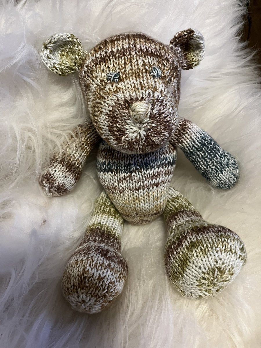 BombsandBubbles's tweet image. Project 20 has now been put together and is super cute! Thank you to @DDCrochetDesign for the pattern… so easy to follow! 

I have also completed Project 21 of #Challenge2025 which was a cloth for the teens glasses!
