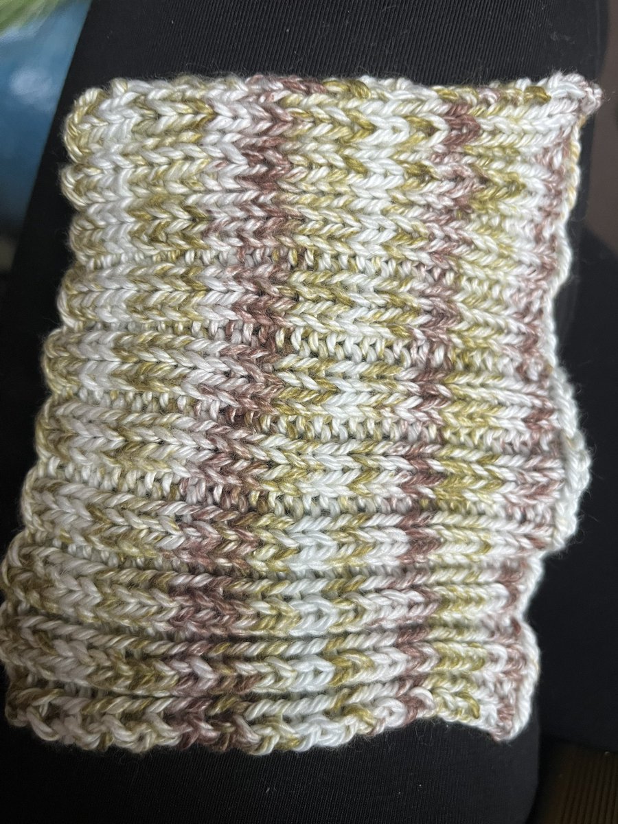 BombsandBubbles's tweet image. Project 20 has now been put together and is super cute! Thank you to @DDCrochetDesign for the pattern… so easy to follow! 

I have also completed Project 21 of #Challenge2025 which was a cloth for the teens glasses!