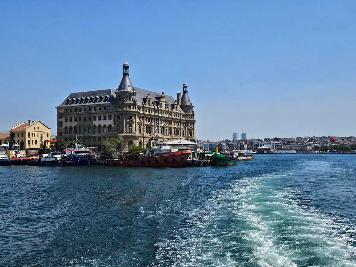 superalbs's tweet image. The beauty of İstanbul Haydarpaşa station, seen from a passing ferry. This iconic station was closed 12 years ago with the arrival of the Marmaray tunnel, leaving the high-speed trains terminating at İstanbul Söğütlüçeşme. Let's hope it opens back up soon... ☹️