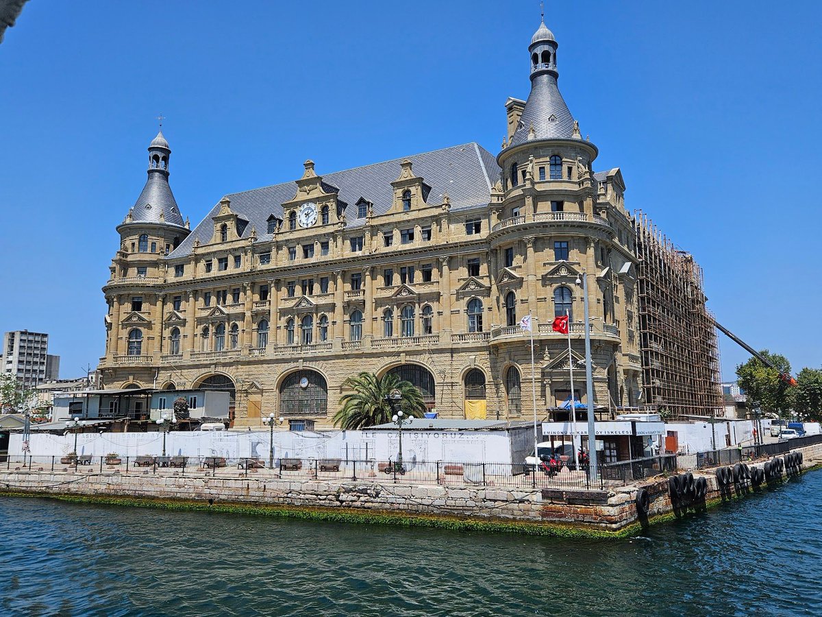 superalbs's tweet image. The beauty of İstanbul Haydarpaşa station, seen from a passing ferry. This iconic station was closed 12 years ago with the arrival of the Marmaray tunnel, leaving the high-speed trains terminating at İstanbul Söğütlüçeşme. Let's hope it opens back up soon... ☹️