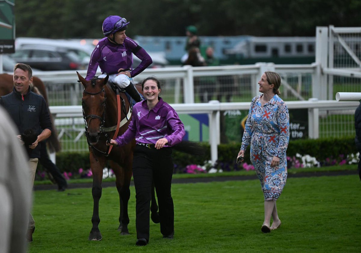 🏆𝙒𝙄𝙉𝙉𝙀𝙍🏆

Stable legend, Andaleep wins impressively this evening at Yarmouth in the @racingleague under jockey Richard Kingscote! 

Congratulations to owner James Finch👏🏻

#KublerRacing