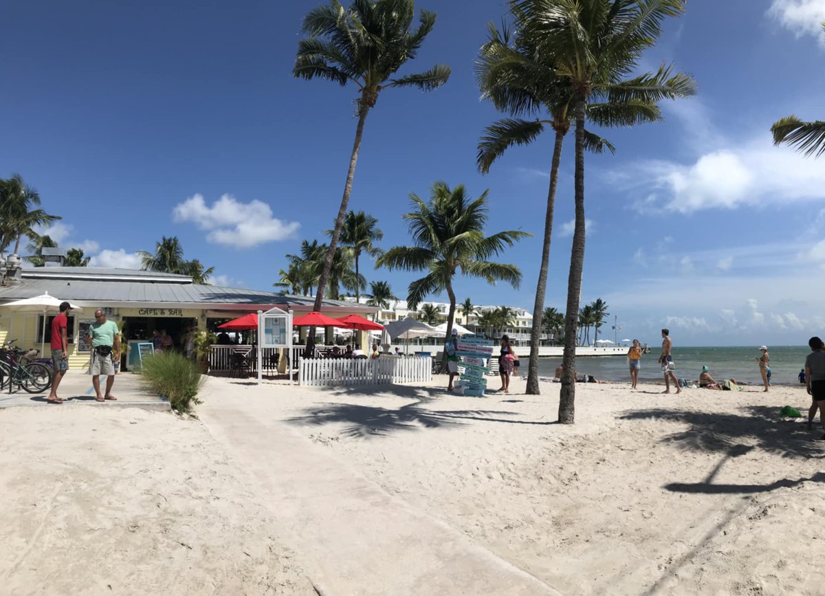 PartyInKeyWest's tweet image. Wandering down to the #southernmost beach for the afternoon. #keywest #beach #almostfriday

More: PartyinKeyWest.com/wp/
Follow us: @PartyInKeyWest
Hashtag us: #PartyInKeyWest