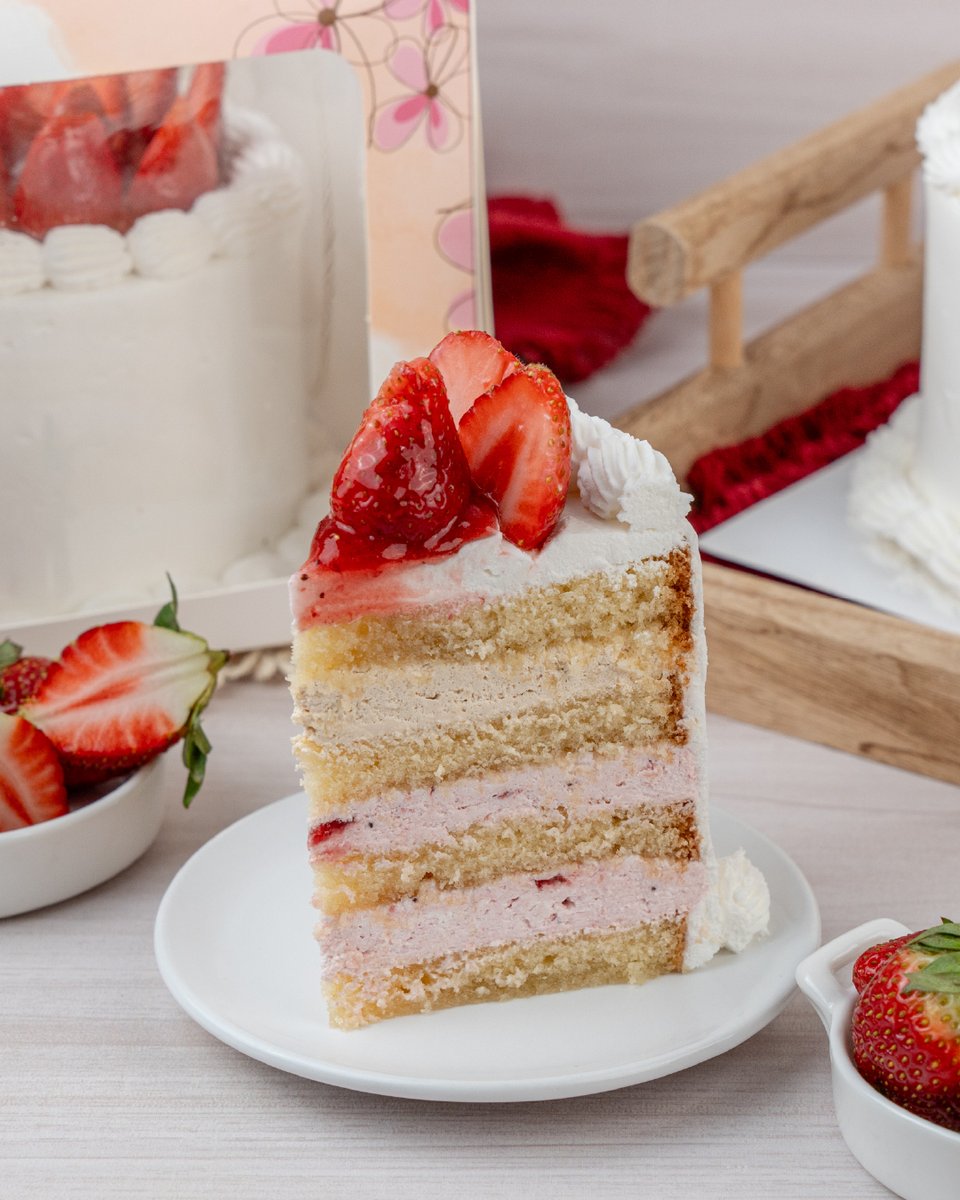 ✨¡La estrella de cualquier mesa!🎂🍓
Con frutillas frescas, mousse suave y bizcochuelo esponjospo, esta torta lo tiene todo.😍🍓
🎂 Contiene 1.200 gramos aprox.
🍰 Rinde 6 porciones aproximadamente.
💰 Gs. 46.900 el kilo.
📍 Disponible en nuestros locales de #Superseis🍃