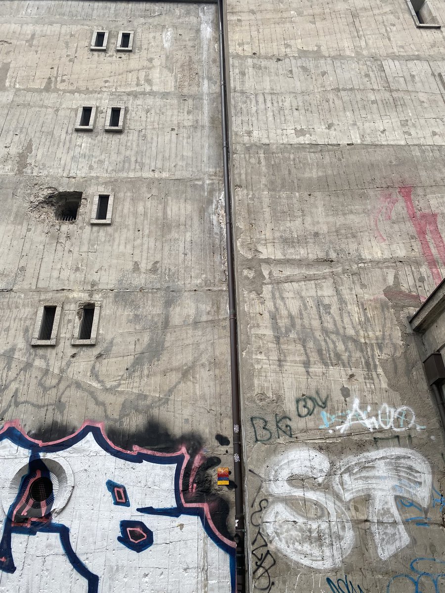 RealMarina's tweet photo. Berlin, le bunker de la Boros Collection https://t.co/GIqTYfkeWq