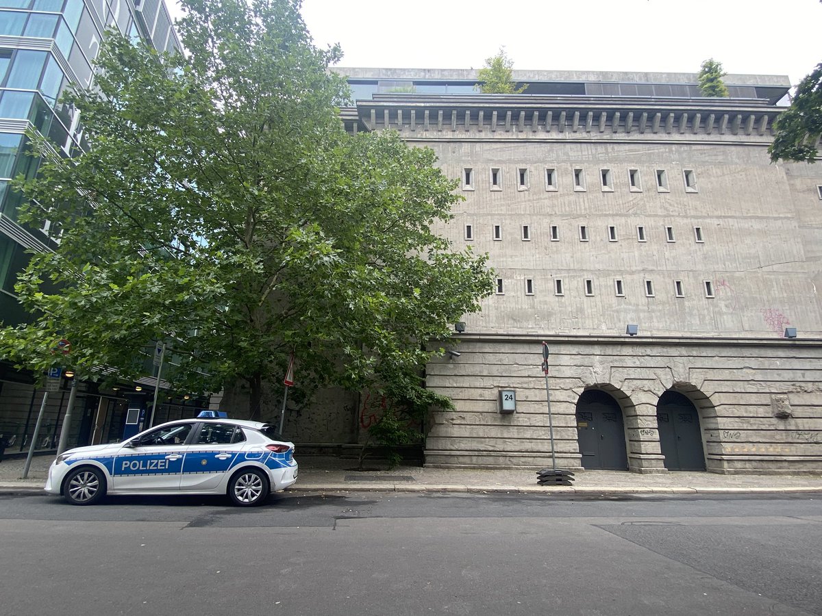 RealMarina's tweet photo. Berlin, le bunker de la Boros Collection https://t.co/GIqTYfkeWq