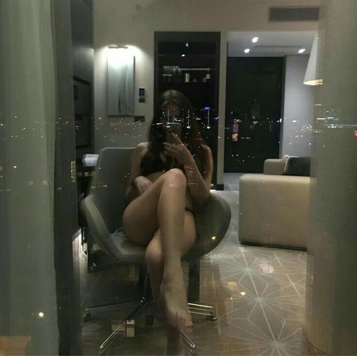 namieu0807's tweet photo. đêm đến lại nôn nao kh ngủ được... anh nào muốn ngủ cùng e kh ạ😛 https://t.co/jSYKWDAZ4f