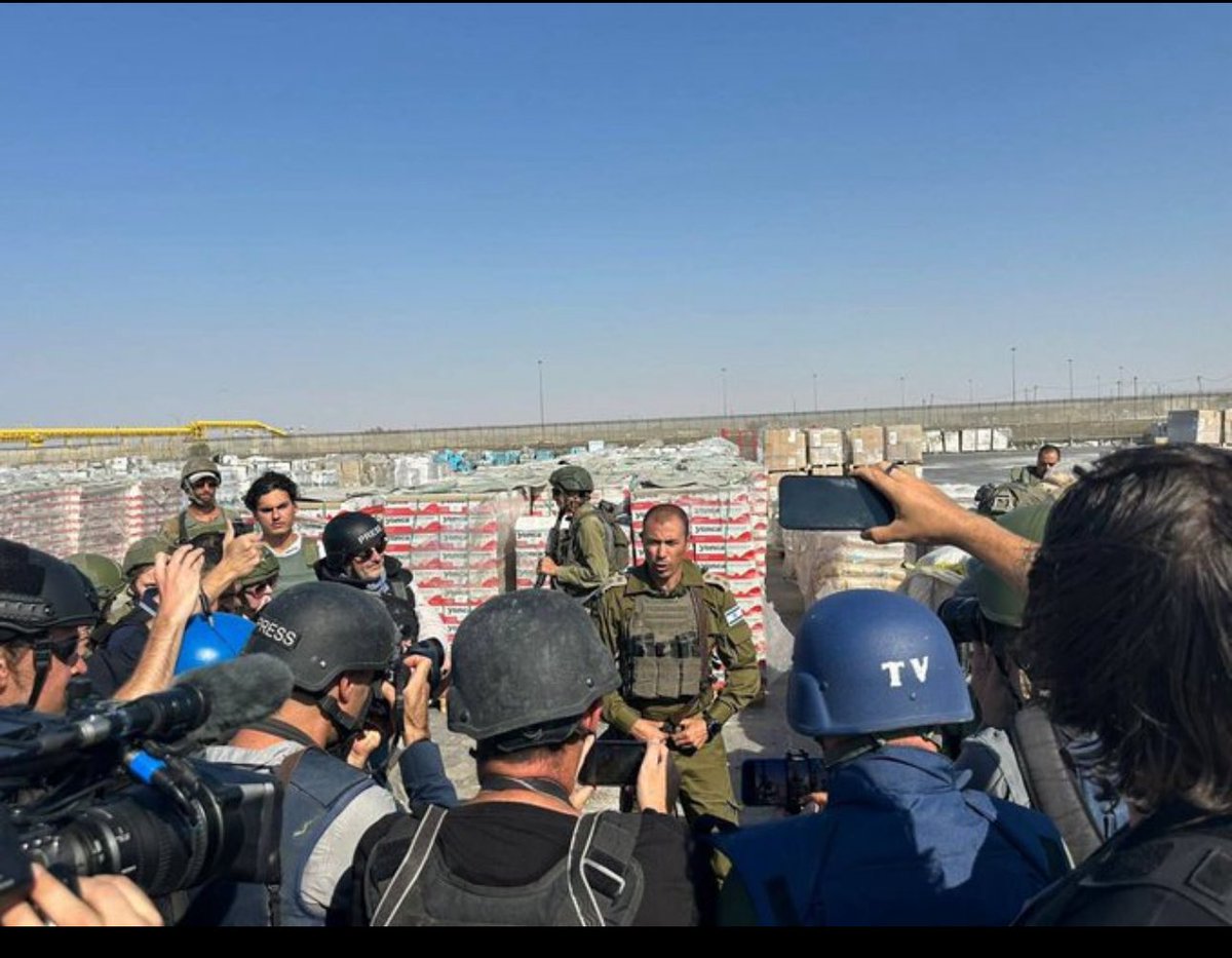 CoolJew09's tweet image. The IDF took foreign journalists to see the Israeli aid to Gaza themselves, yet the UN is still lying about Gaza “starvation”