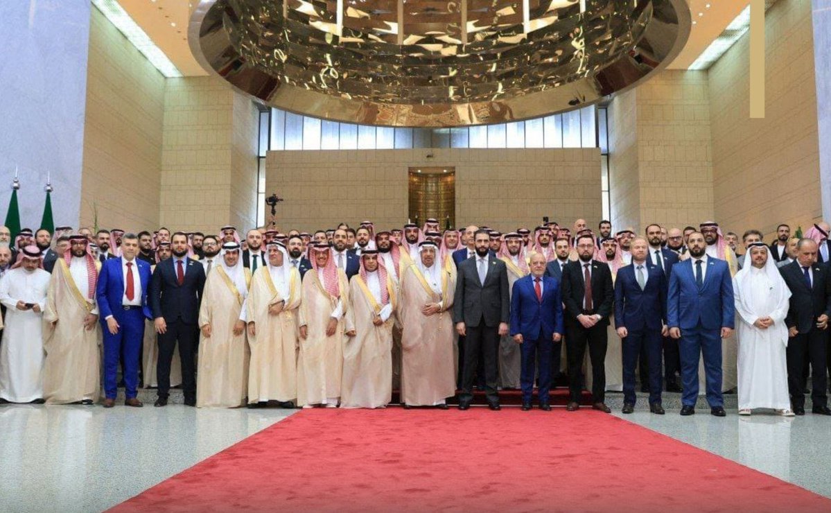 salehahmdeex's tweet image. التواجد التركي الخليجي في سوريا بمثابة
احتفال باسقاط ثاني قلاع القومية العربية .
اعتقد أن الاستثمارات ستشمل ارض الكنانه
ويبدو من قراءة المشهد أن الجيش المصري
هو المستهدف القادم ..
كلام قرط ملح 🫡
#صالح_الاحمدي