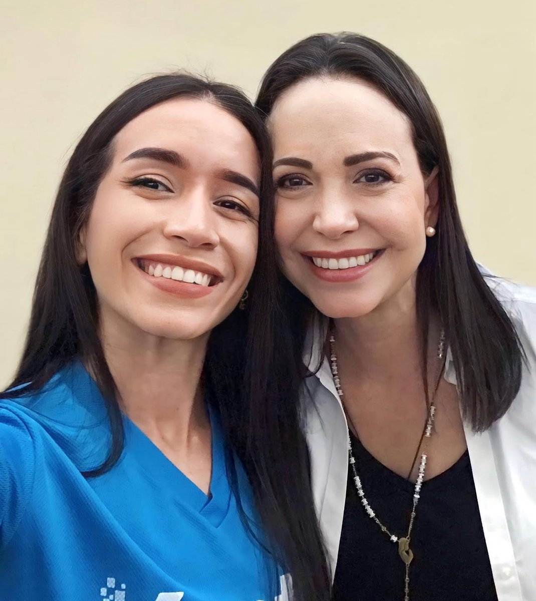 Reinaldo (@liderliberal) on Twitter photo La Persecución contra los miembros de <a href="/VenteVenezuela/">Vente Venezuela</a> sigue por orden de Maduro.
Está vez le tocó a la Amiga Albany , quien llevaba meses en la clandestinidad luego de la persecución política sufrida en su contra luego del 28J.
Hoy ha sido secuestrada. La Persecución contra los miembros de <a href="/VenteVenezuela/">Vente Venezuela</a> sigue por orden de Maduro.
Está vez le tocó a la Amiga Albany , quien llevaba meses en la clandestinidad luego de la persecución política sufrida en su contra luego del 28J.
Hoy ha sido secuestrada.