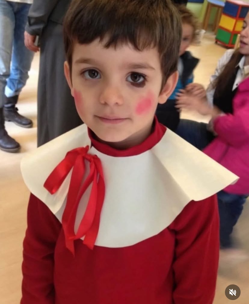 Küçükken soranlara
 “peygamber gözümden öpmüş” diyormuş..