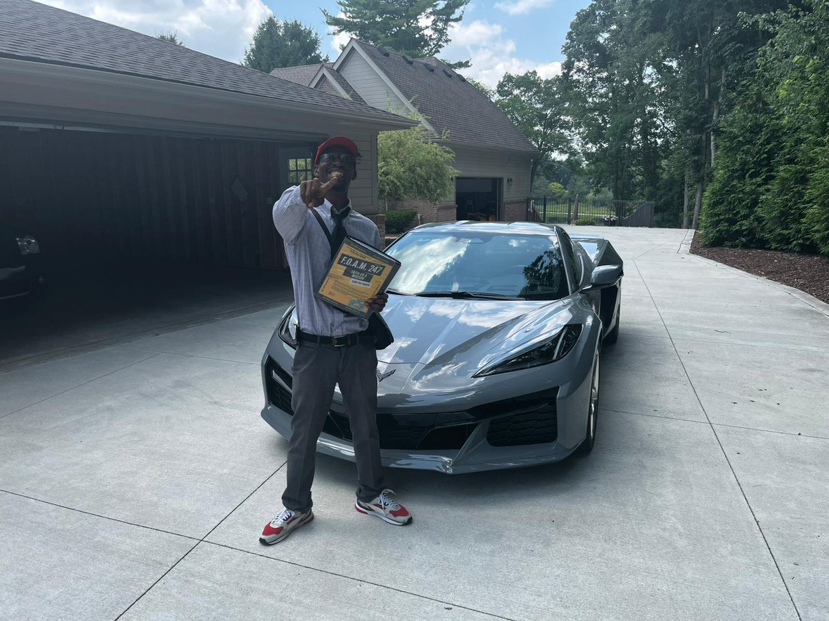 foam247's tweet photo. Demetrius from Detroit once had legal trouble.
Got a second chance: joined the military.
Now? Owns real estate, a mattress biz & serves as a firefighter.
We took pics by his 2025 Corvette.
#FOAM247 #SecondChances #BooksThatBuild #HopeInAction https://t.co/AHaSQTL3bh