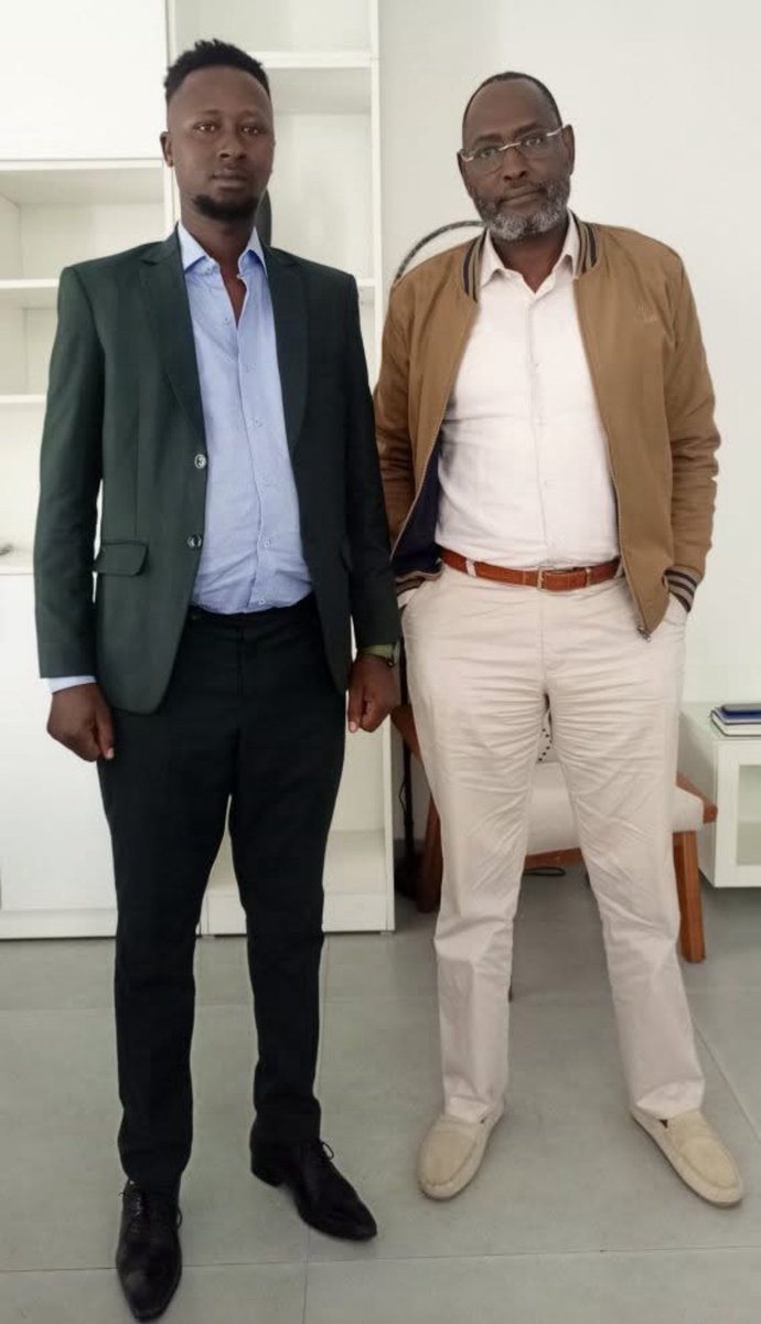 Mubijabo's tweet image. UMWIRA WABANYAMULENGE ABAKURUNABATO,
Ni Imfuramukubaka Ubwoko,ndetse Akomeje kuba hafi yurubyiruko Bivuzeko,Ryajambo #AFANDE GEN MAKANIKA Yavuzeko muri #Twirwaneho hariho abasore bazakamira ubwoko ndetse nigihugu muri politics bidasubirwaho #M MOISE Nyarugabo Akomeje Gufungura…
