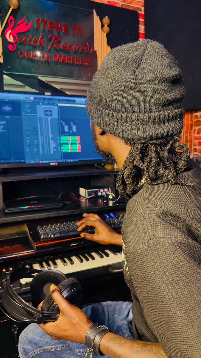 DirWoja60635's tweet photo. I promise my next song Mabi Akder Ana will shake the entire country.🫡

New Music Soon . https://t.co/TeEMGMsbCJ