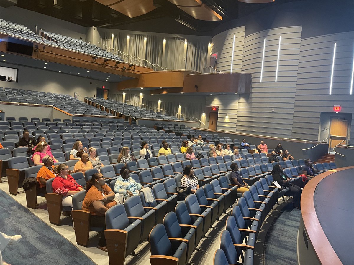 AttendForTWO's tweet image. The attendance secretaries in ⁦@RichlandTwo⁩ were PRESENT and prepared to learn yesterday. ⁦@MrsL_Pate⁩ ⁦@lavernda_ragins⁩ ⁦@AbbyCobb15⁩