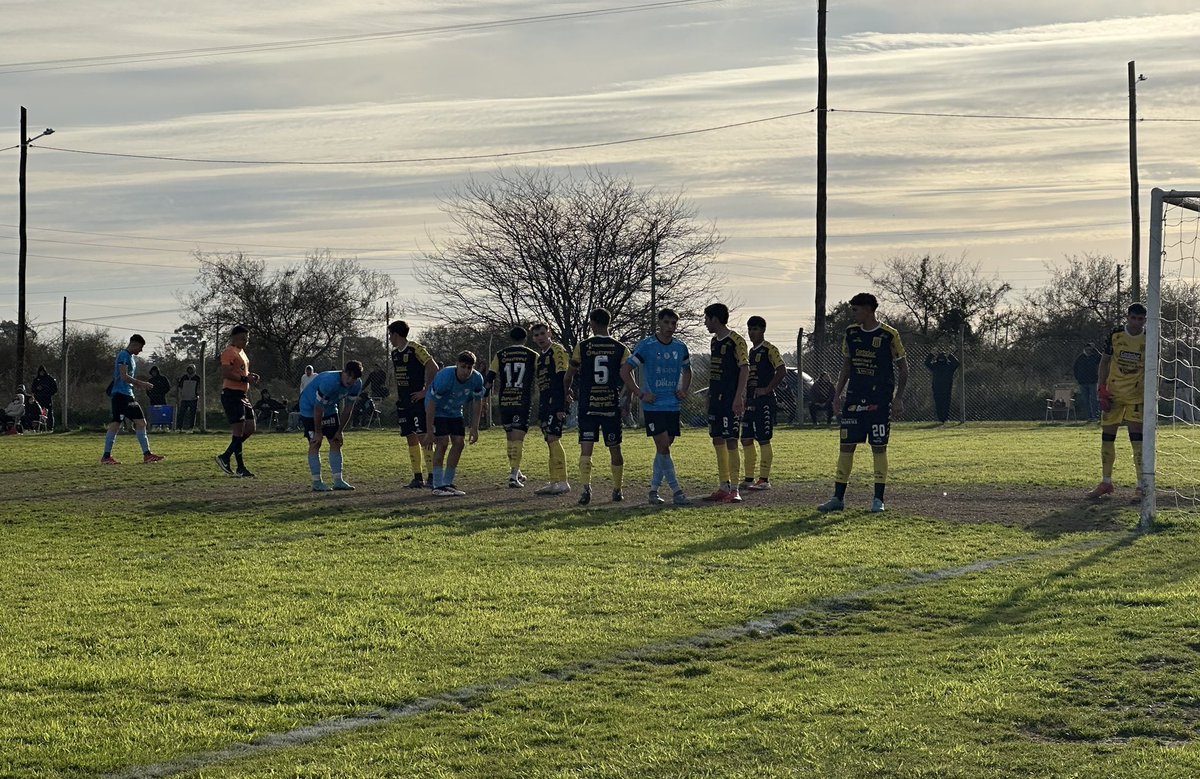 TemperleyOK's tweet photo. #Reserva 🩵⚽️ | ¡GANOOOÓ TEMPERLEEY!

La reserva del “Gasolero” ganó 1 a 0 ante Almirante Brown, en condición de local, por la fecha N°14 del Torneo Anual 2025. El único tanto del partido lo hizo Francisco Silva. 

⛽️🔜 La próxima fecha visitaremos a Colegiales. https://t.co/TPvVKPyEOm