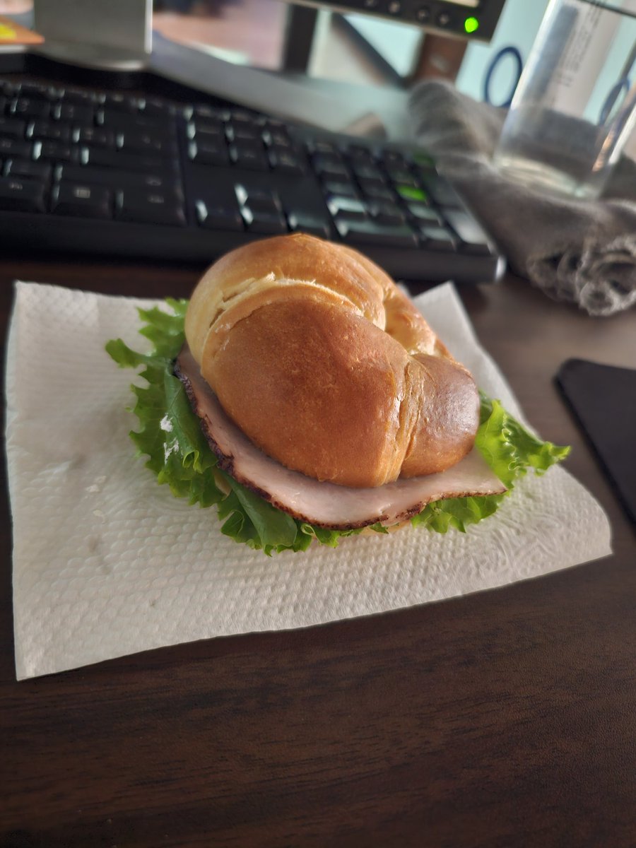 Kevfrank2001's tweet photo. Me regalaron una cangreburguer (hace como 2 semanas) https://t.co/63TVoEW5h1