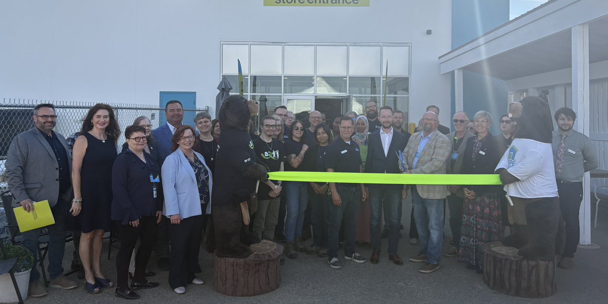 MichaelCooperMP's tweet image. Pleased to attend a ribbon cutting ceremony celebrating Habitat for Humanity Edmonton’s new ReStore in St. Albert.
ReStore raises significant funds to support Habitat’s work of providing a hand up to families and individuals in our region attain affordable home ownership.